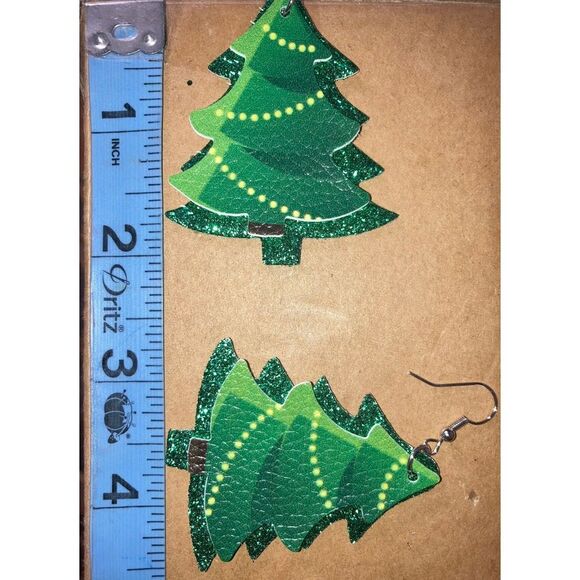 ☀️3/$12☀️ Green Layered Christmas Tree Earring - Picture 4 of 5